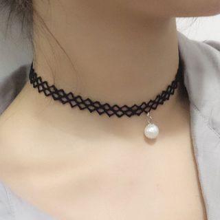 Faux Pearl / Black Onyx Pendant Lace Choker