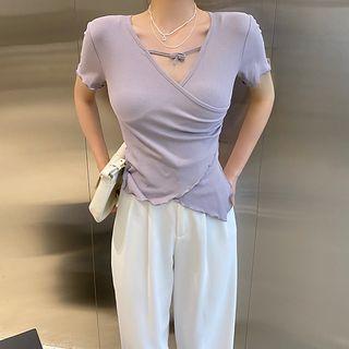 V-neck Short-sleeve Lettuce Edge T-shirt