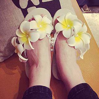 Flower Accent Faux Pearl Flip-flops