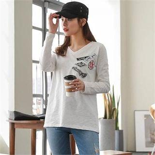 V-neck Lettering Patch T-shirt