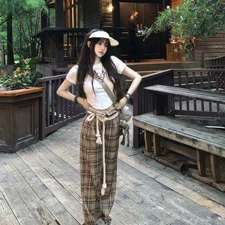 Short-sleeve Cropped Top + Plaid Pants + Rope