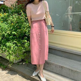 Short-sleeve Knit Top / Button-up Midi Skirt