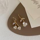 Flower Shell Rhinestone Asymmetrical Alloy Dangle Earring 1 Pair - Asymmetric - Gold & White - One Size
