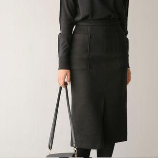 Slit-front Pocket-detail Skirt