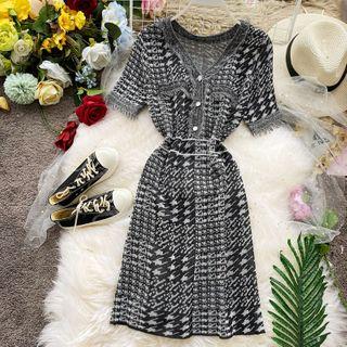 Short-sleeve Houndstooth Midi Shift Knit Dress