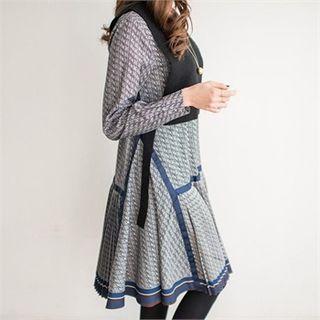Set: Strappy Crop Knit Top + Pleated Patterned Dress