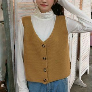 V-neck Cardigan / High-neck Plain T-shirt