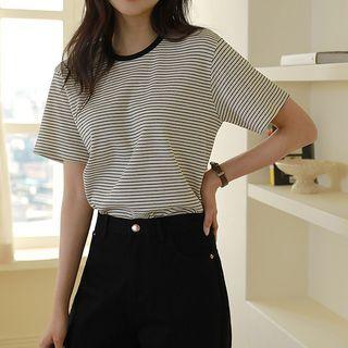 Round-neck Waffle Stripe T-shirt