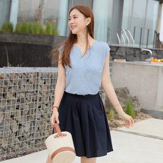 Sleeveless Half-placket Linen Blend Top