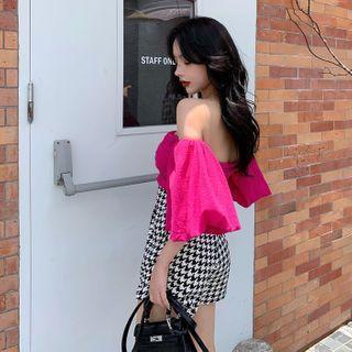 Plain Off-shoulder Top / Houndstooth High-waist Shorts
