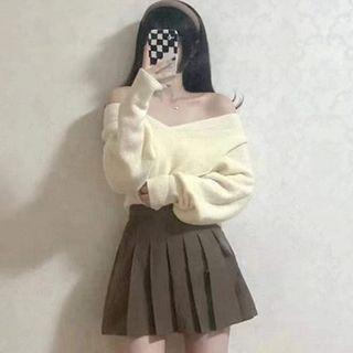V-neck Sweater / Pleated Skirt / Set