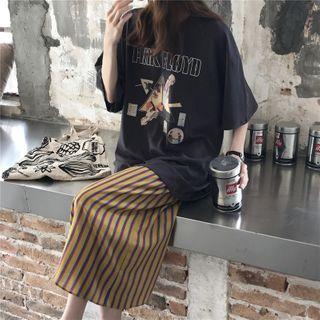 Elbow-sleeve Printed T-shirt / Striped Midi A-line Skirt