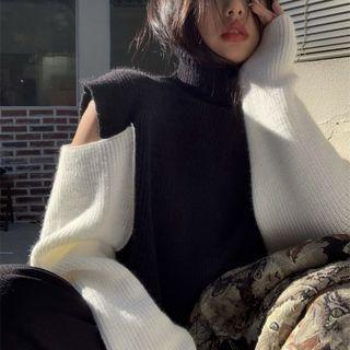 Turtleneck Cold-shoulder Two-tone Sweater Black & White - One Size