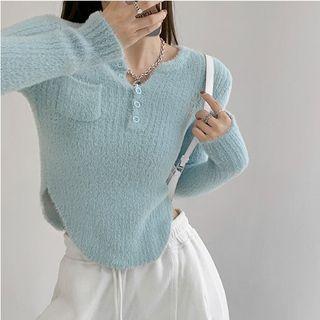 Round-hem V-neck Crop Knit Top