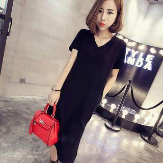 Short-sleeve V-neck Midi T-shirt Dress