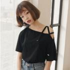 Cutout-shoulder Lace-up Short-sleeve T-shirt