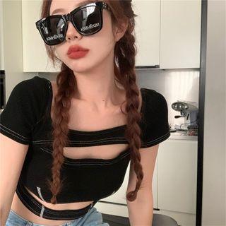 Contrast Stitching Short-sleeve Cutout Cropped T-shirt Black - One Size