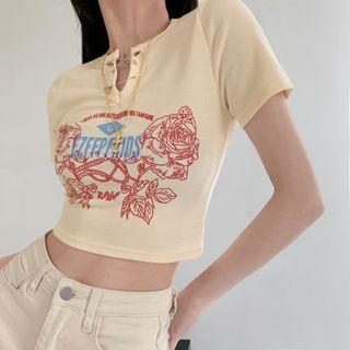 Pin-accent Printed Crop T-shirt