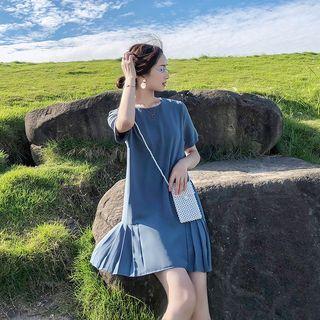 Short-sleeve Pleated Shift Dress