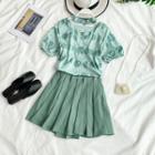 Set: Printed Short-sleeve Top + Pleated Skirt Green - One Size