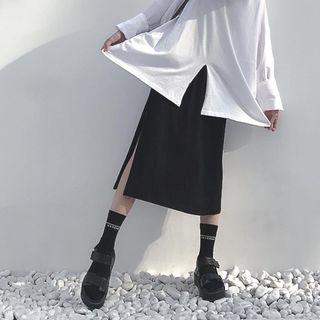 White T-shirt/ Slit-side Skirt