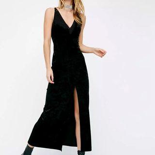 Sleeveless V-neck Slit Midi Dress
