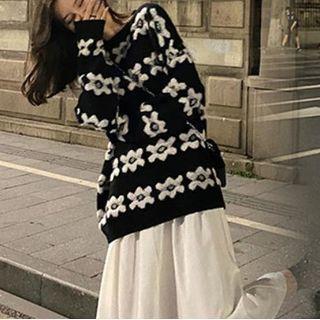 Flower Pattern Sweater / A-line Midi Skirt / Set