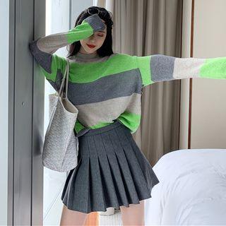 Color Block Long-sleeve Sweater / Pleated A-line Skirt