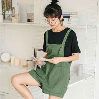Short-sleeve Letter T-shirt / Wide-leg Dungaree Shorts