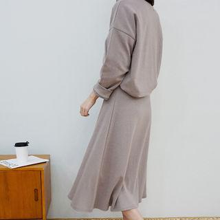 Set: Loose-fit Sweatshirt + Midi Flare Skirt