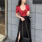 Short-sleeve Crinkled T-shirt / Slit A-line Midi Skirt