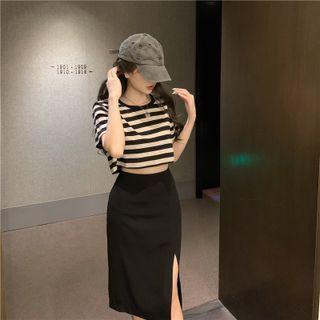 Short-sleeve Striped Cropped T-shirt / Side-slit Pencil Skirt