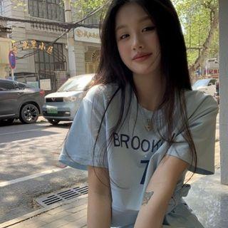 Short-sleeve Lettering Cropped T-shirt / Midi Pencil Skirt