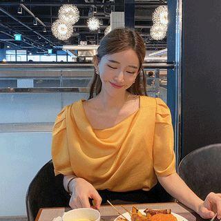 Puff-sleeve Chain-trim Blouse