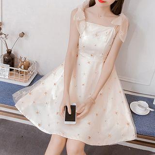 Sleeveless Embroidered Star Patterned A-line Dress
