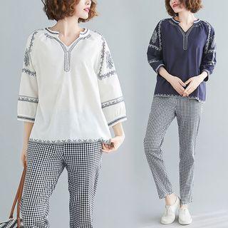 Embroidered V-neck 3/4-sleeve T Shirt
