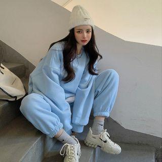 Round Neck Sweatshirt / Cropped Harem Pants