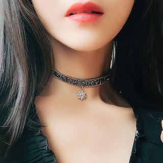 Rhinestone Pendant Choker Rhinestone Pendant Choker - One Size