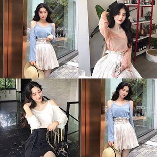 Plain V-neck Off-shoulder Long-sleeve Top