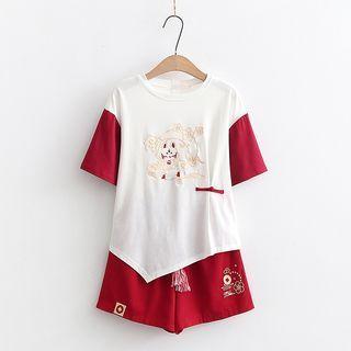 Set: Short-sleeve Embroidered T-shirt + Tasseled Shorts