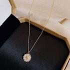 Alloy Daisy Pendant Necklace Gold & White - One Size