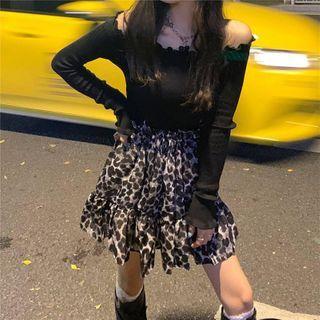 Off-shoulder T-shirt / Leopard Print A-line Skirt / Cherry Choker / Set