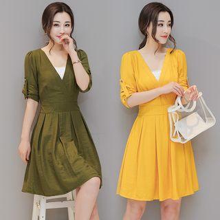 Short Sleeve V-neck Waist Pleated Dress