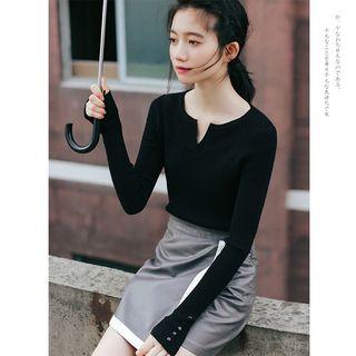 Split-neck Buttoned Cuff Long-sleeve Knit Top