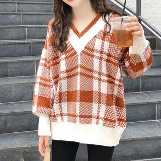V-neck Plaid Loose-fit Knit Top