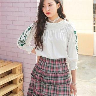 Lettuce-edge Flower-embroidered Blouse