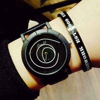 No Pointer Swirl Strap Watch