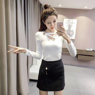 V-neck Long-sleeve Knit T-shirt