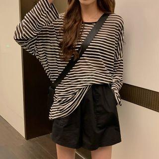 Long-sleeve Striped Loose-fit T-shirt / Plain Shorts
