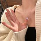 Snowflake Rotatable Pendant Alloy Necklace L09-21 - Silver - One Size